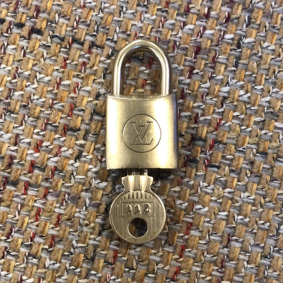 Vintage LV Louis Vuitton Padlock Lock & Key 211 - Picture 10 of 11